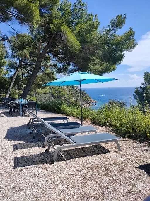 Villa 6 Chambres, Vue Mer Sur 180°,Plage Privee. 滨海卡瓦莱尔 法国