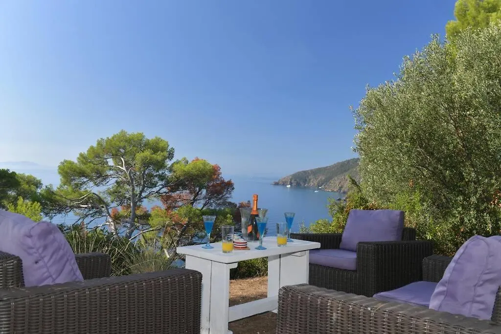 Villa 6 Chambres, Vue Mer Sur 180°,Plage Privee. 滨海卡瓦莱尔 法国