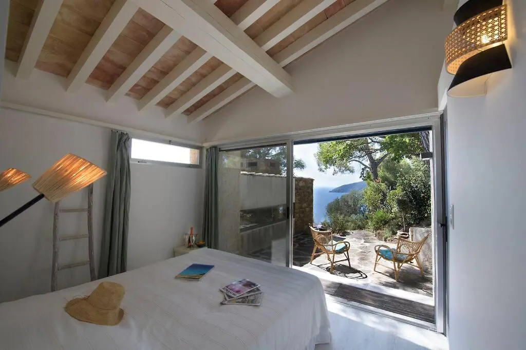 Villa 6 Chambres, Vue Mer Sur 180°,Plage Privee. 滨海卡瓦莱尔